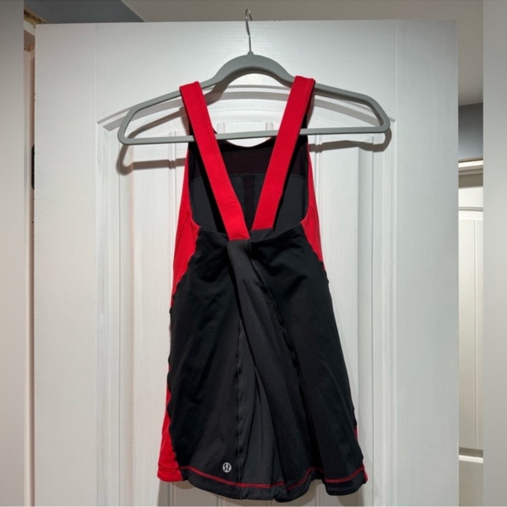 Lululemon - Picture 3 of 5